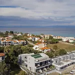 The 8 Πολύχρονο