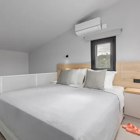 The 8 Apartmán *