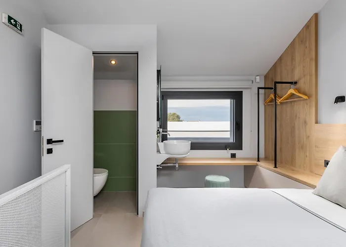 The 8 Appartement Polychrono