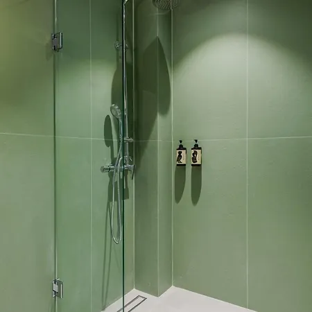 The 8 * بوليخرونو