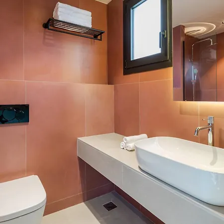 The 8 Πολύχρονο