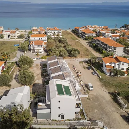 The 8 * Πολύχρονο