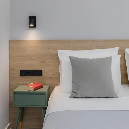 The 8 Διαμέρισμα *