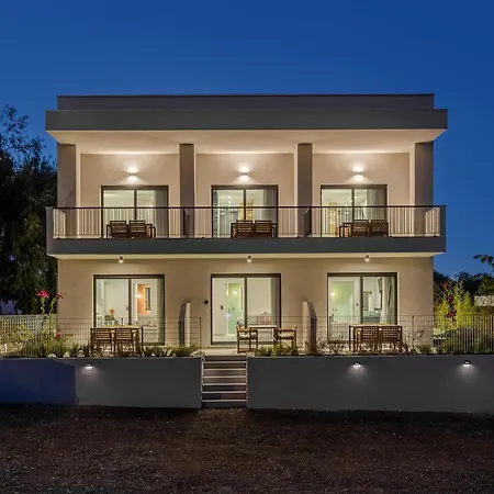 The 8 Διαμέρισμα