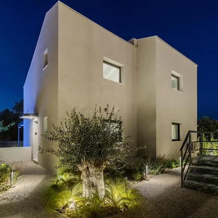 The 8 Πολύχρονο