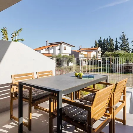 The 8 Διαμέρισμα