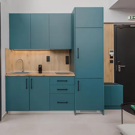 The 8 Apartment Polychrono