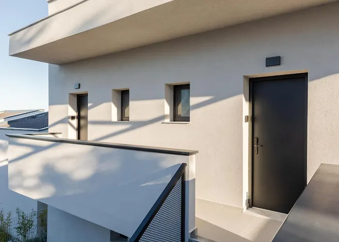 The 8 Apartamento Polychrono