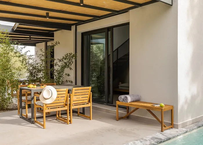 The 8 Apartamento Polychrono